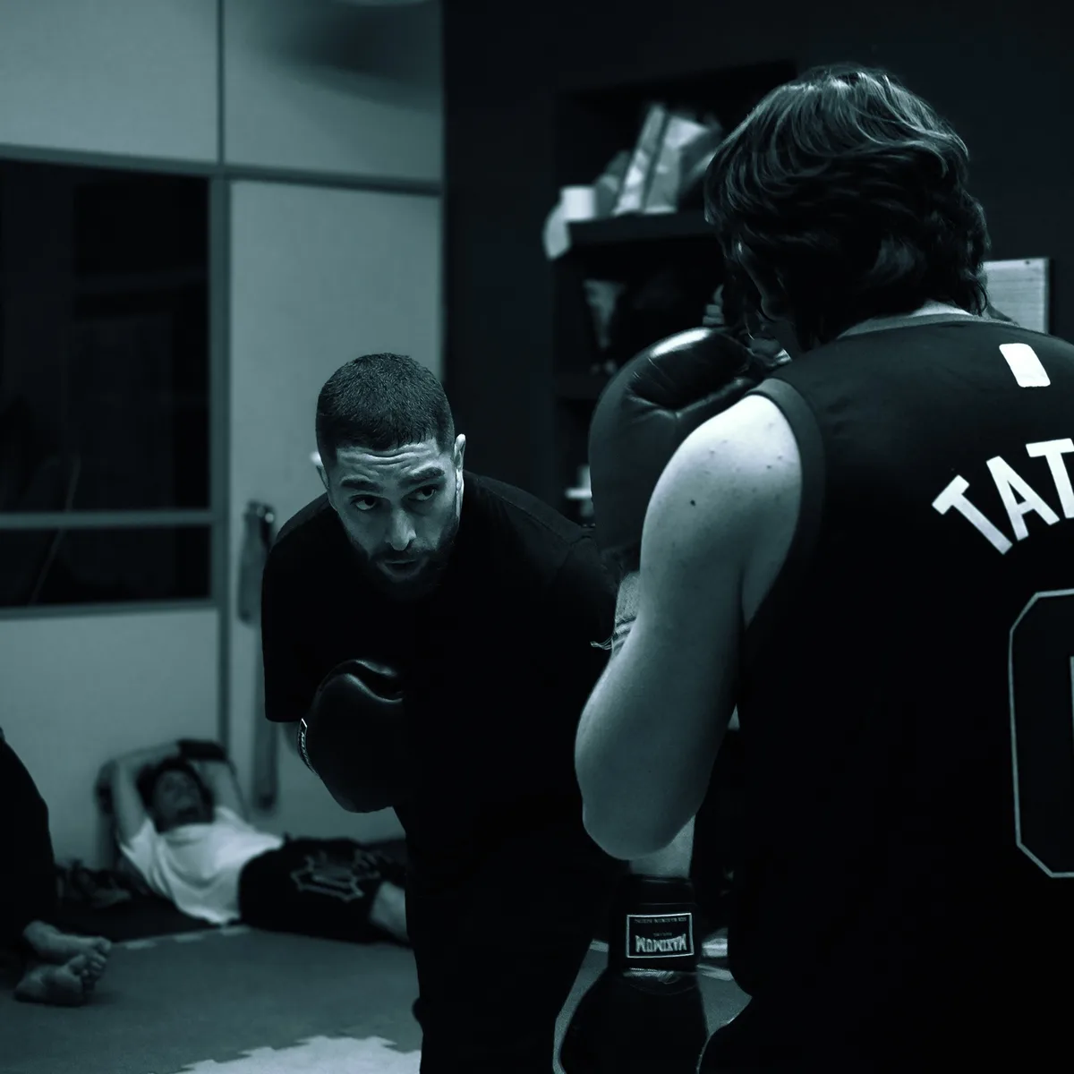 Sparring de boxe em tom frio
